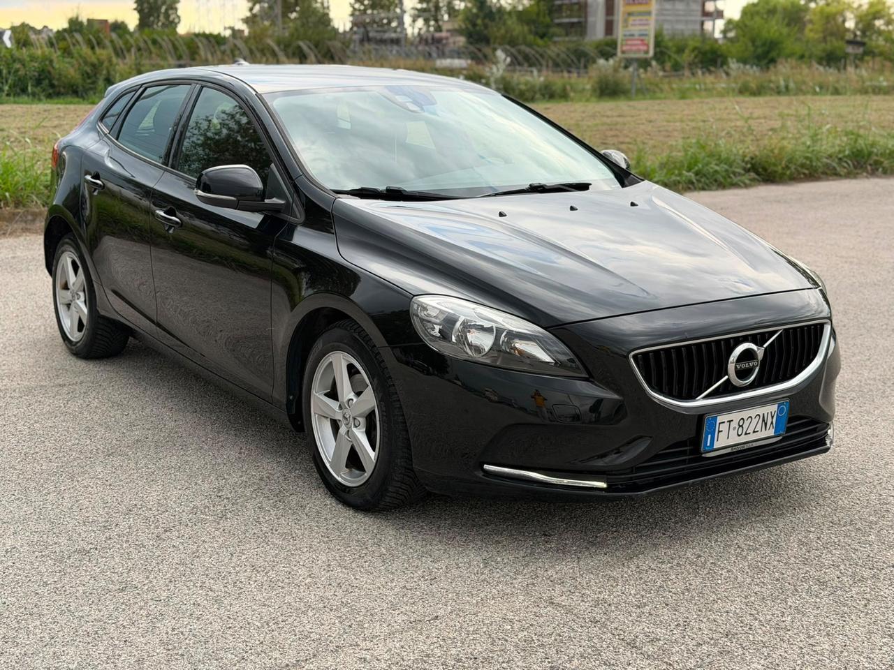 Volvo V40 2.0 diesel 2019 D2 R-design