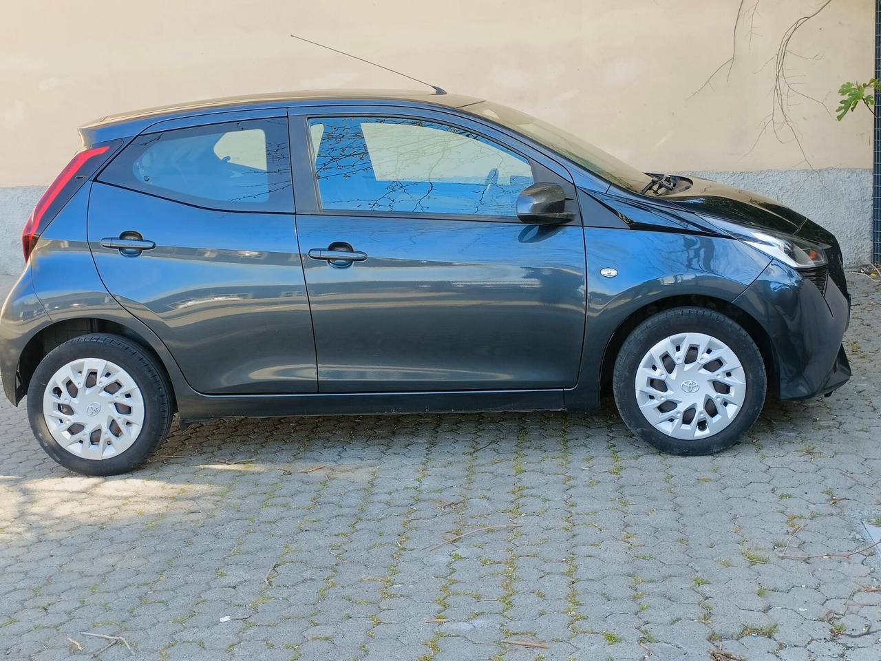 Toyota Aygo Connect 1.0 VVT-i 72 CV 5 porte x-play