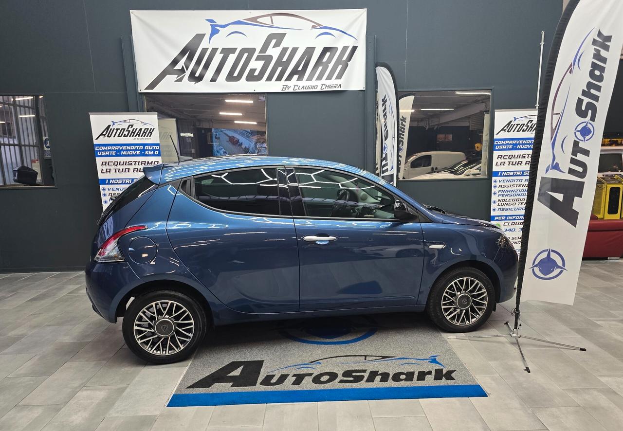 LANCIA YPSILON 1.0 FIREFLY HYBRID GOLD XNEOPATENTATO