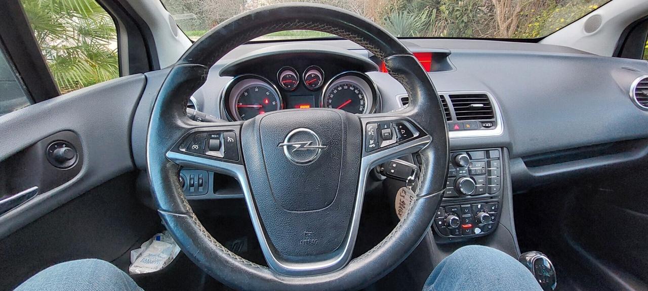 MERIVA 1,3 DIESEL 75 CV COSMO PELLE SEDILI RISCALDABILI SENSORI TELEFONOLEGA IMPECCABILE