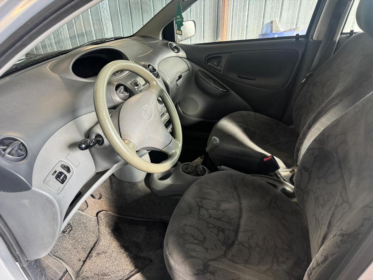 Toyota Yaris 1.0i 16V cat 5 porte Sol