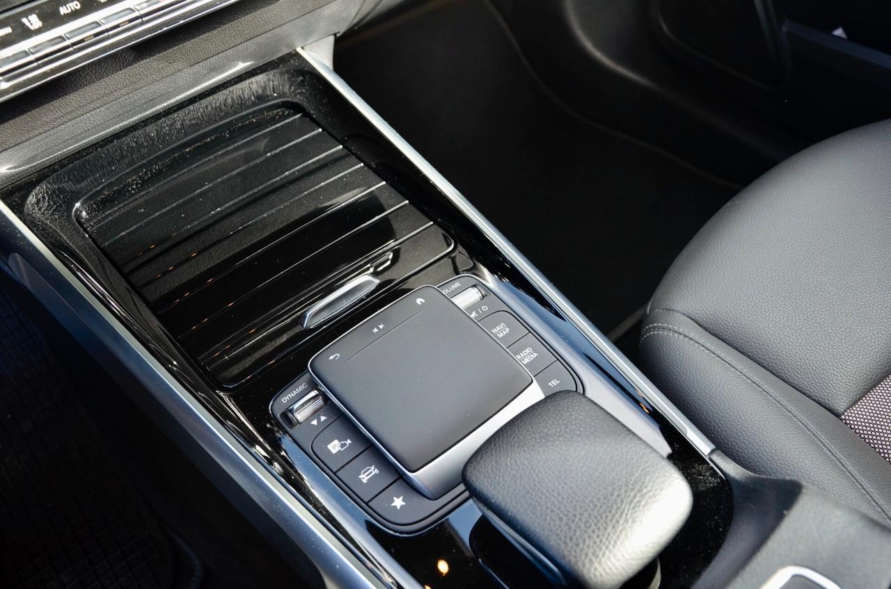 MERCEDES EQB 300 SPORT 4MATIC 228cv, SERVICE MERCEDES, UFF ITALIANA, FULL LED, RETROCAMERA, PERMUTE