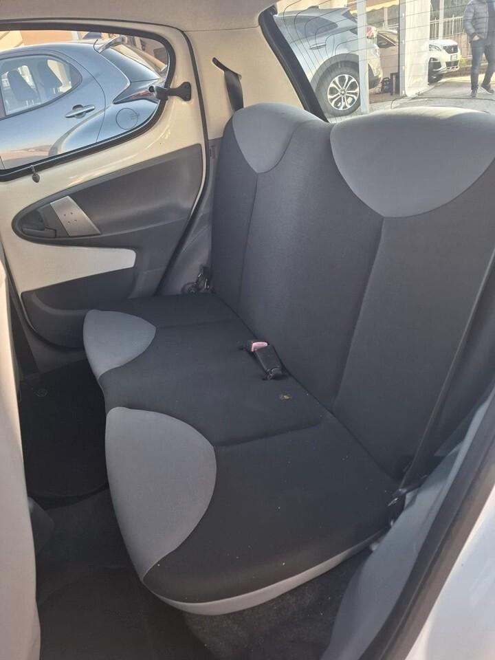 Peugeot 107 1.0 68CV 5p. Desir - 2011