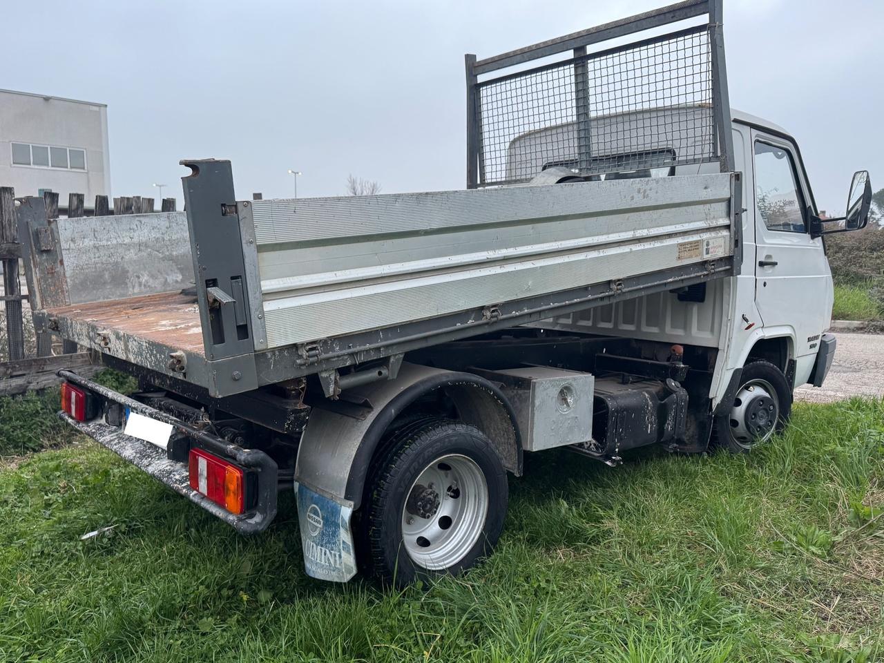 Nissan Trade 100 RIBALTABILE TRILATERALE 3.0 Diesel 106cv