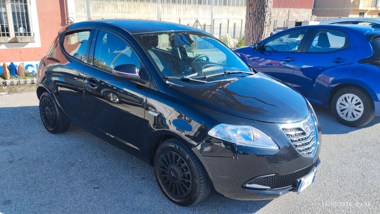 Lancia Ypsilon 1.2 69 CV 5 porte S&S Silver