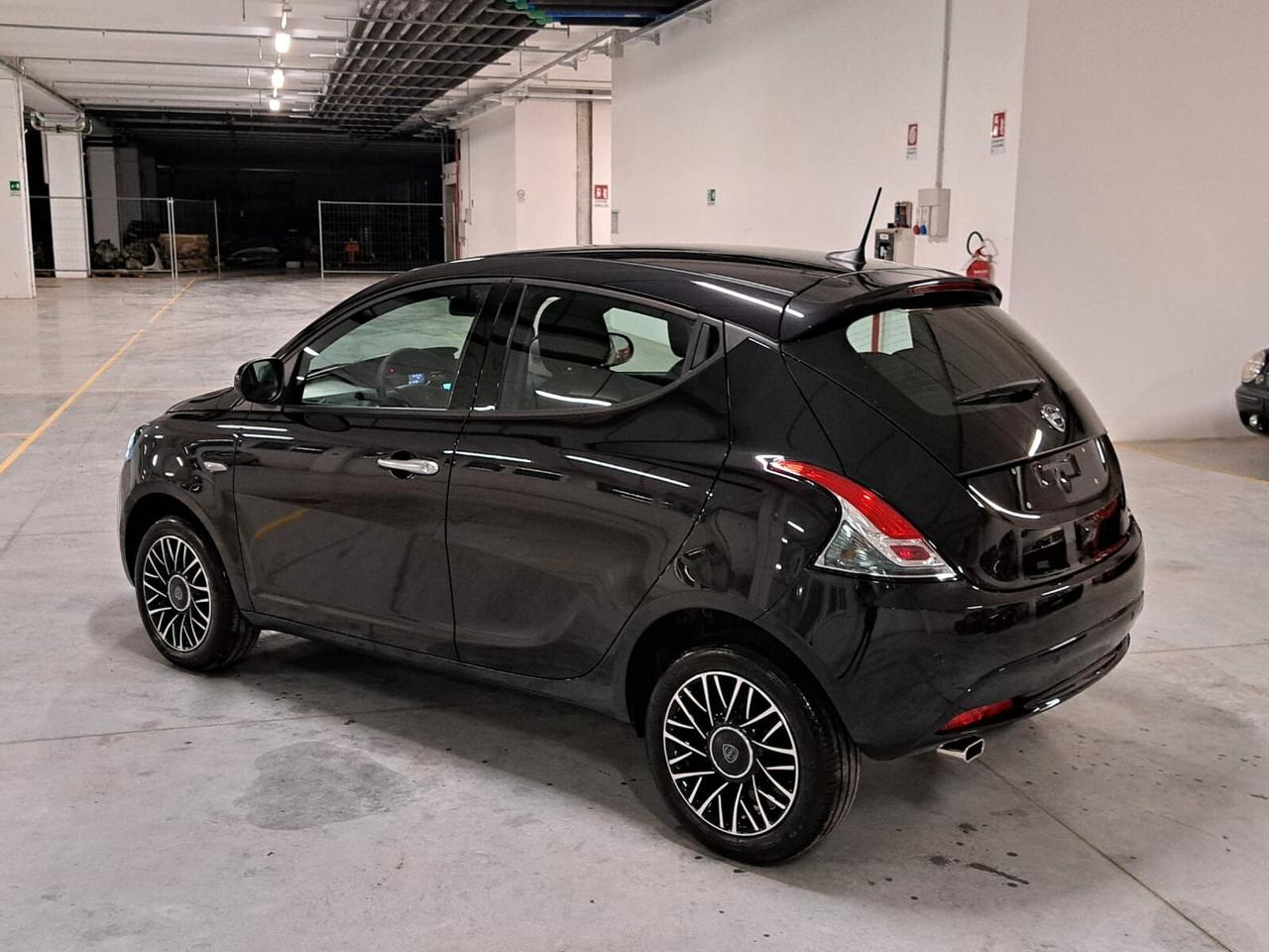 Lancia Ypsilon 1.0 FireFly Hybrid 70CV Platino MY'24 Km. Zero