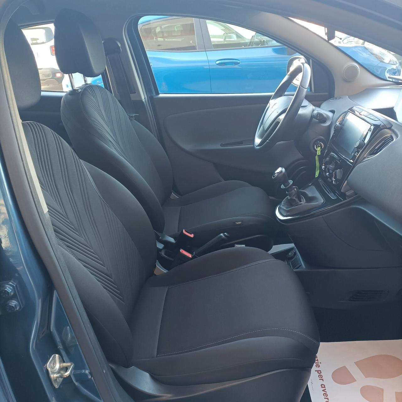 Lancia Ypsilon 1.0 FireFly 5 porte S&S Hybrid Gold
