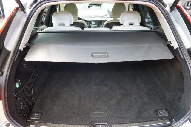 VOLVO XC60 B4 AWD Geartronic Inscription Ufficiale Certificat