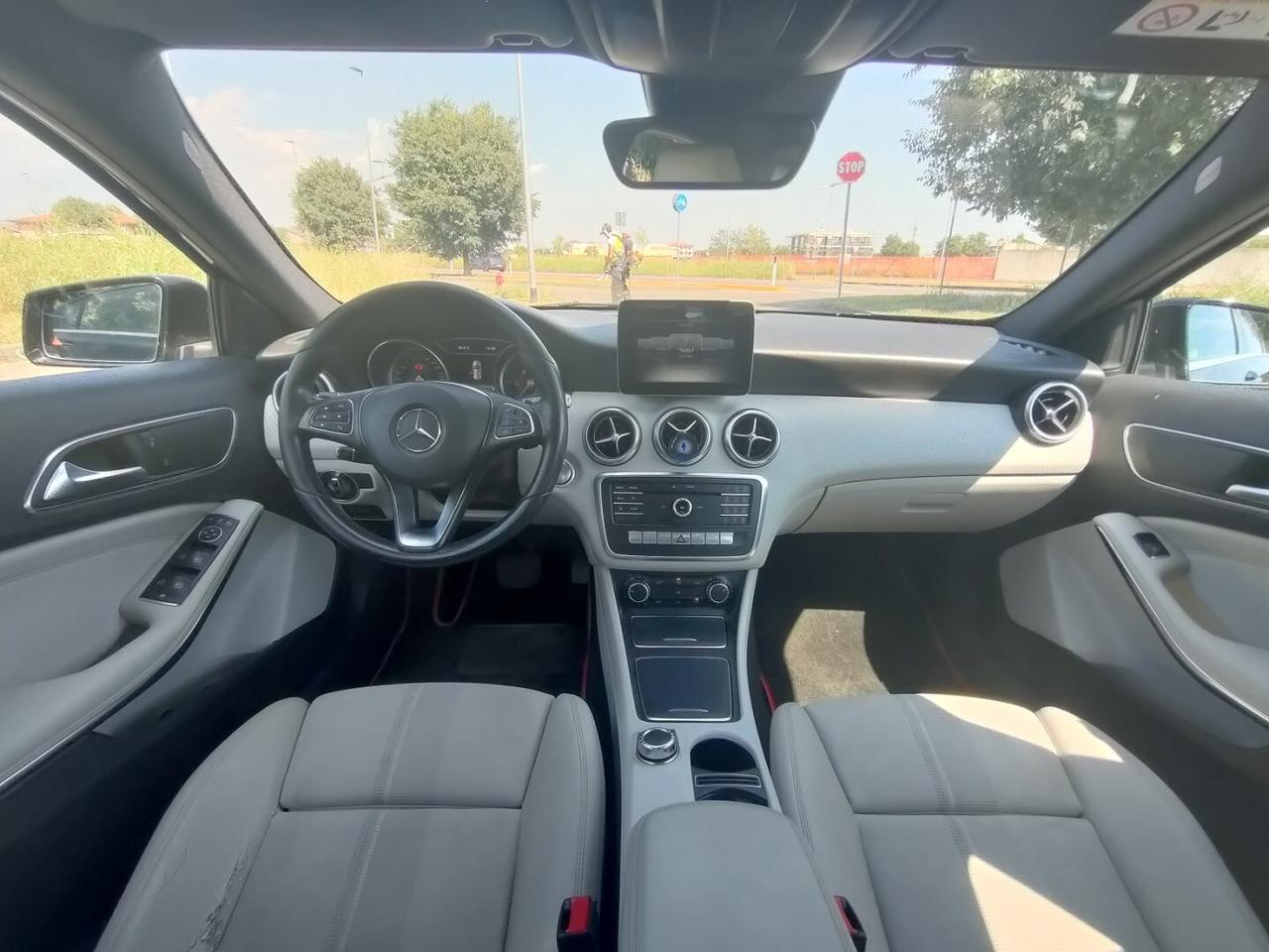 MERCEDES BENZ Classe A 180 automatica 110cv