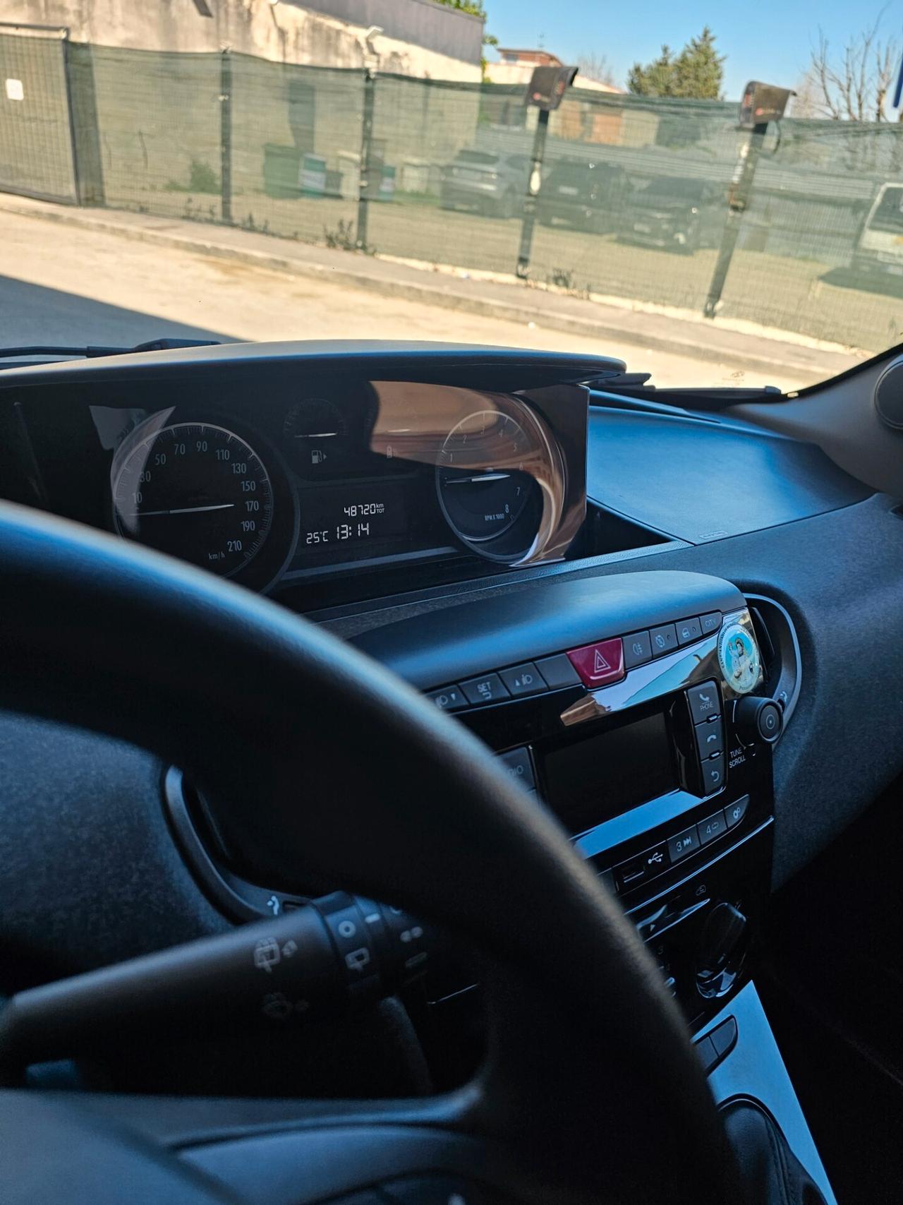 Lancia Ypsilon 1.0 FireFly S&S Hybrid/GPL Ecochic Silver