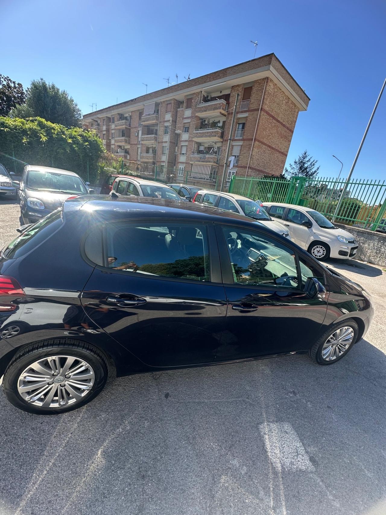 Peugeot 208 PureTech 82 5p. GPL Allure