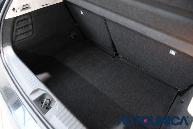 RENAULT Clio TCE 90 CV 5 PORTE BUSINESS NEOPATENTATI