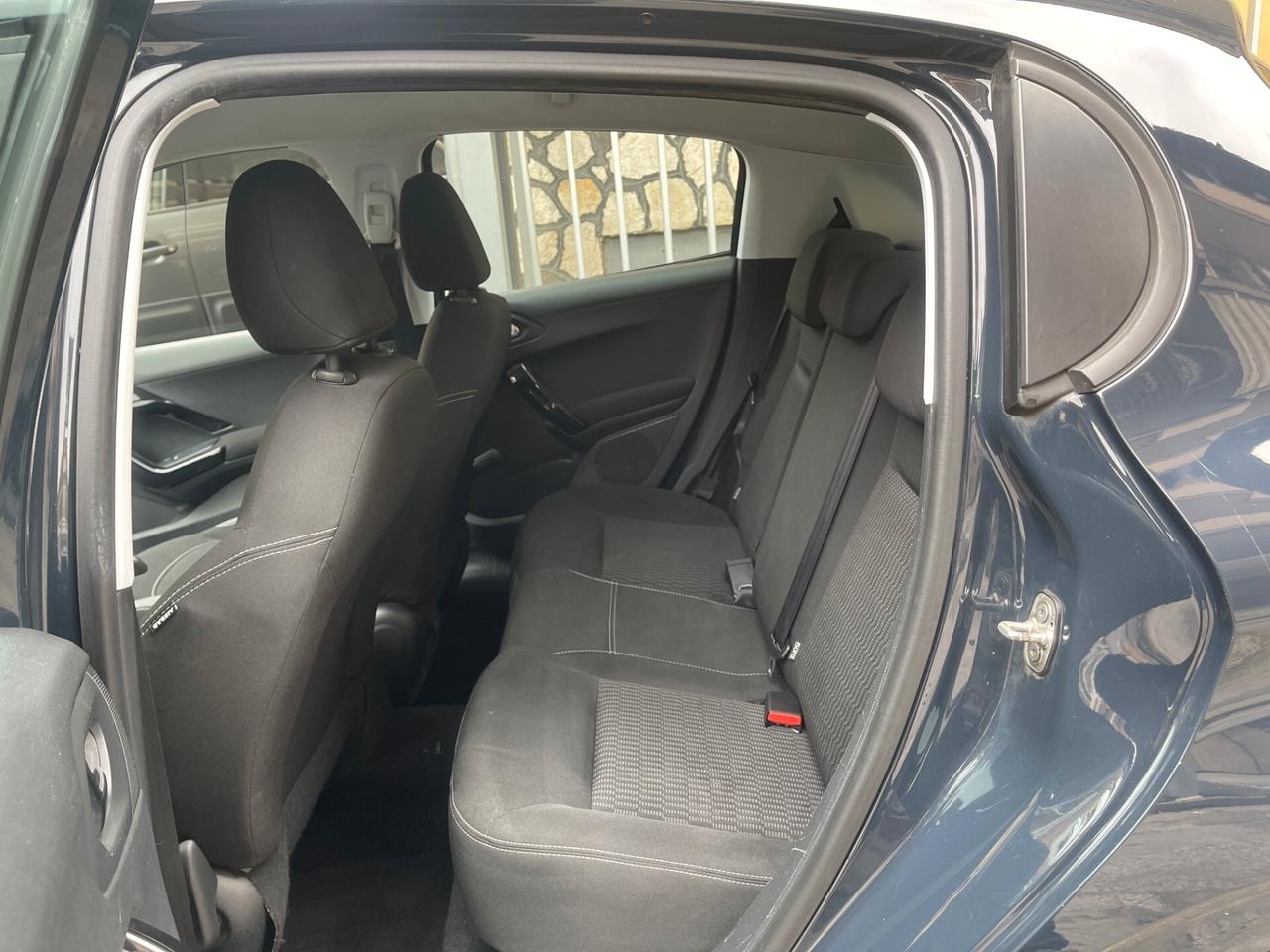 Peugeot 208 1.2 Gpl 82 Cv 5p Allure