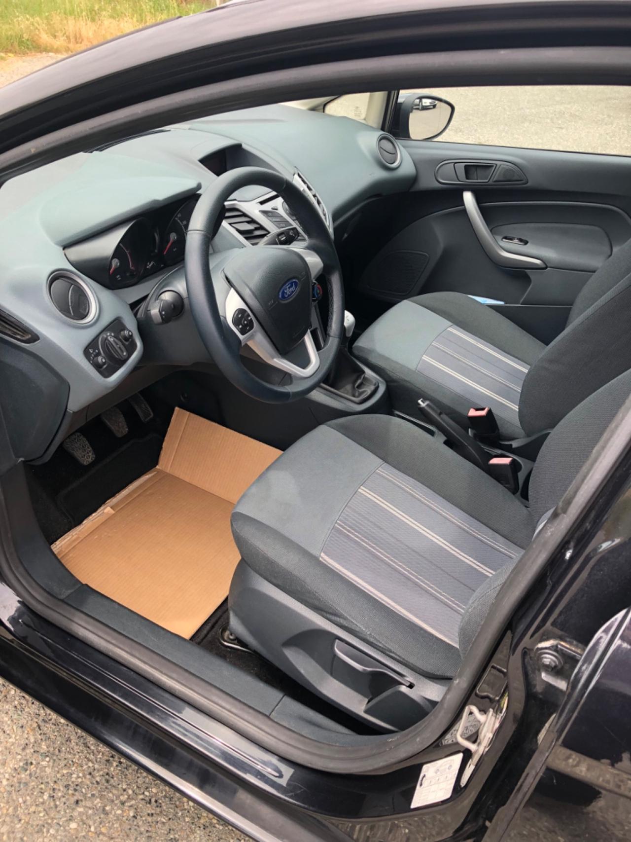 Ford Fiesta 1.4 TDCi 68CV 5 porte Titanium