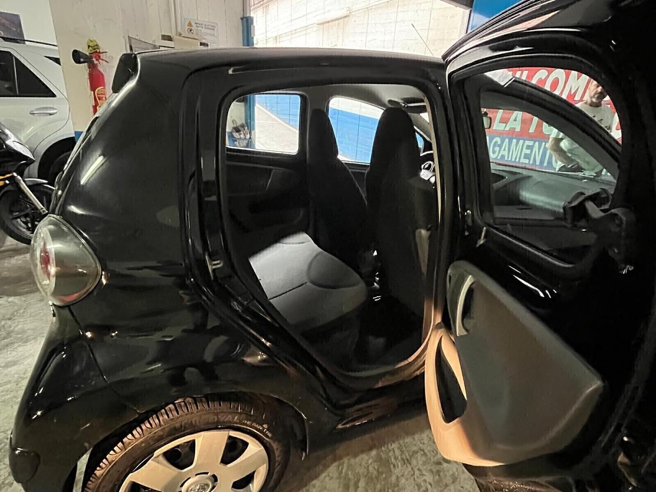 Toyota Aygo 1.0 12V VVT-i 5 porte Griffe cambio automatico