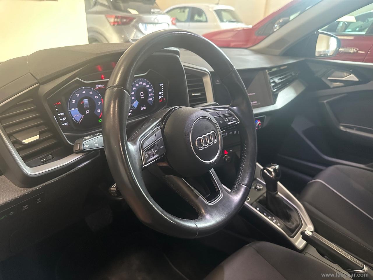 AUDI A1 citycarver 30 TFSI S tr. Id. Contrast