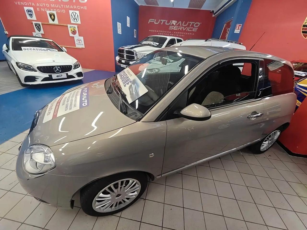 Lancia Ypsilon 1.2 8v ModaMilano Neo Patentati