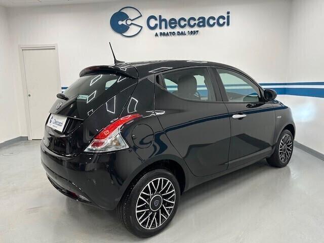 Lancia Ypsilon 1.0 FireFly 5 porte S&S Hybrid Silver