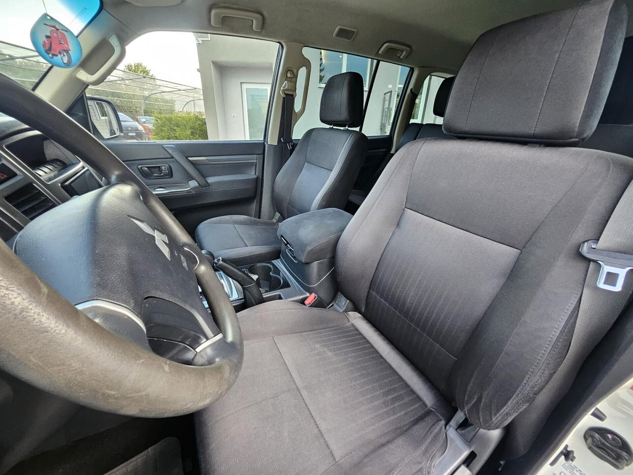 Mitsubishi Pajero 3.2 DI-D 16V aut. 5p. Instyle DPF CARPLAY