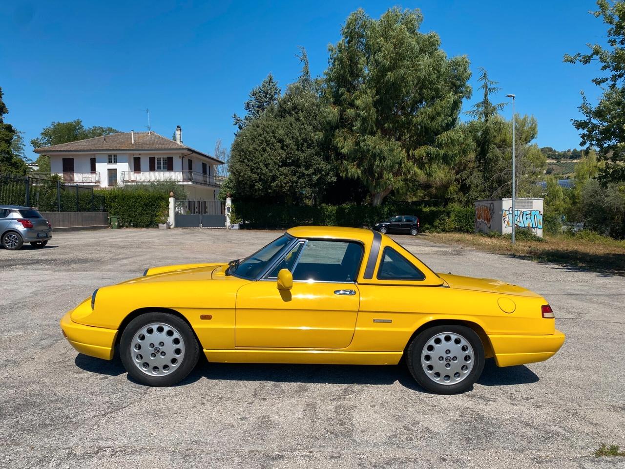 Alfa Romeo DUETTO SPIDER