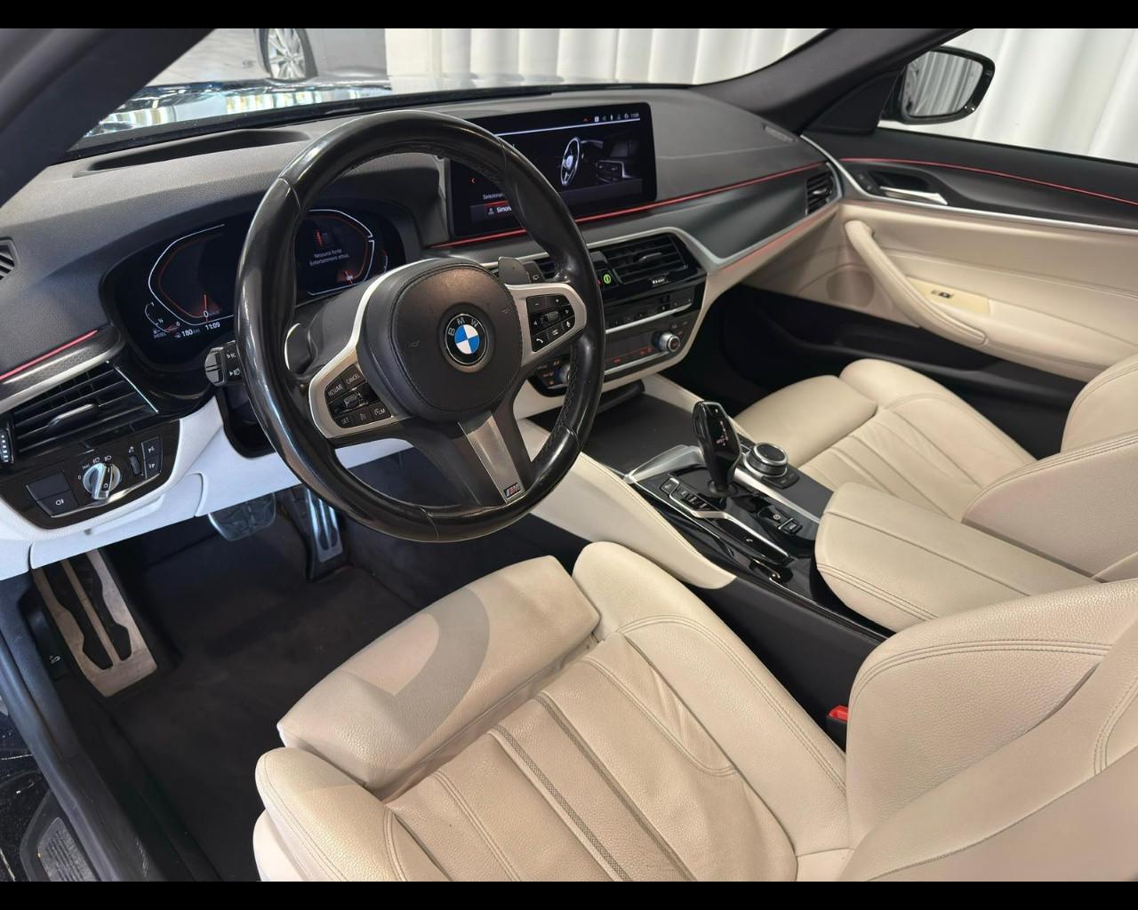 BMW Serie 5(G30/31/F90) - 520d 48V xDrive Touring Msport
