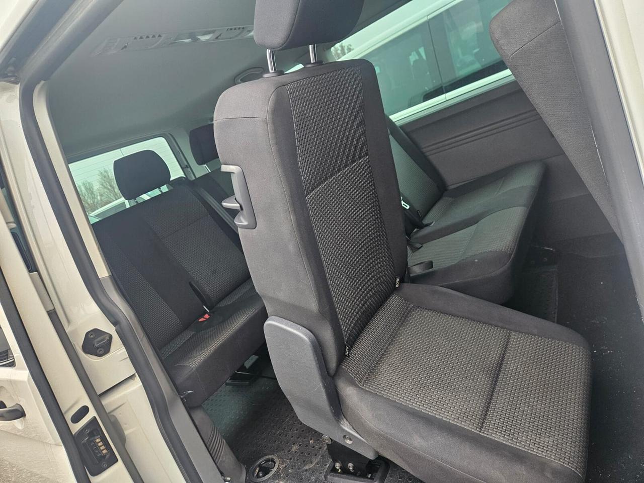 Volkswagen Caravelle 2.0 TDI 9P con IVA esposta