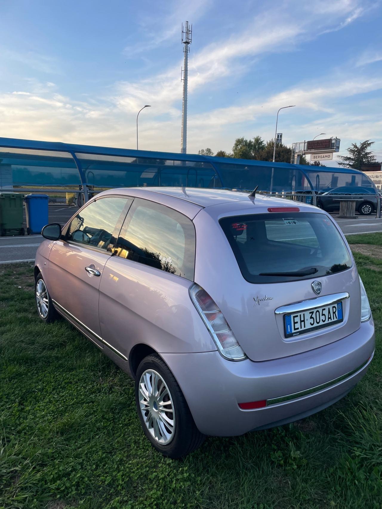 Lancia Ypsilon 1.2 69 CV Unyca