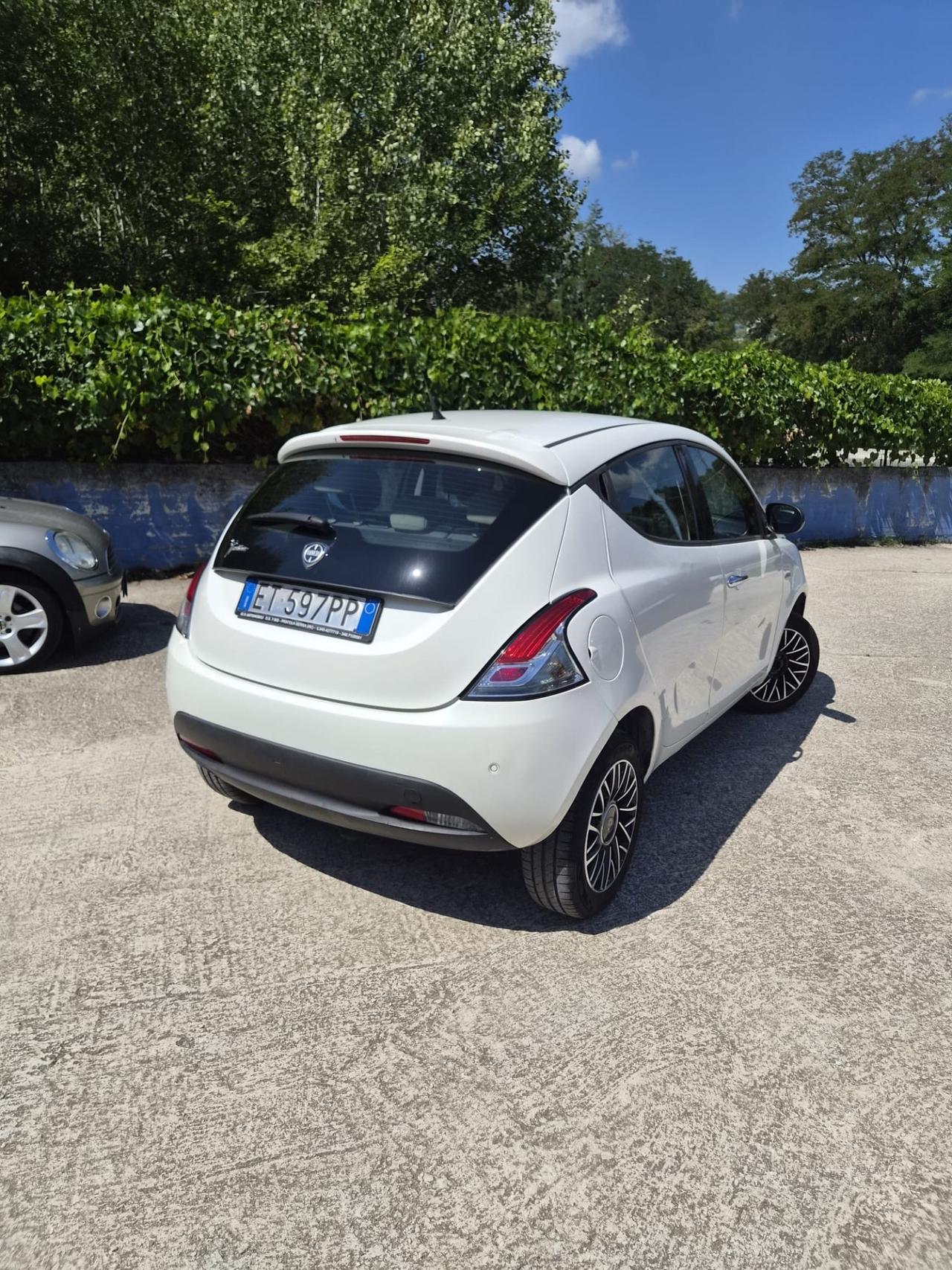 Lancia Ypsilon 0.9 TwinAir 85 CV 5 porte S&S Silver