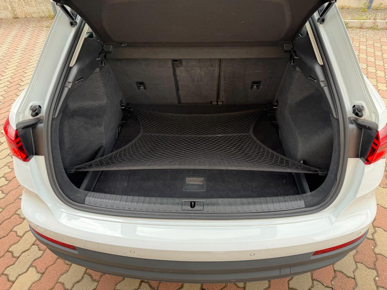 Audi Q3 35 TDI S tronic Business Advanced Matrix