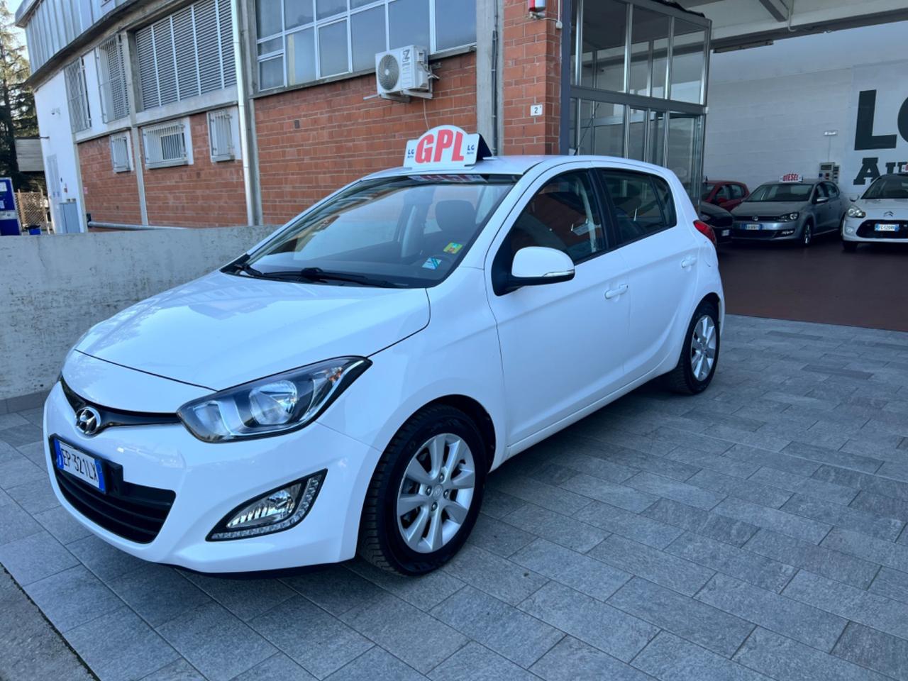 Hyundai i20 1.2 5p. BlueDrive GPL Sound Edition. NEOPATENTATO