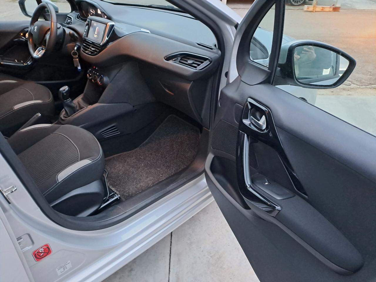 Peugeot 208 BlueHDi 75 5 porte Allure 2016