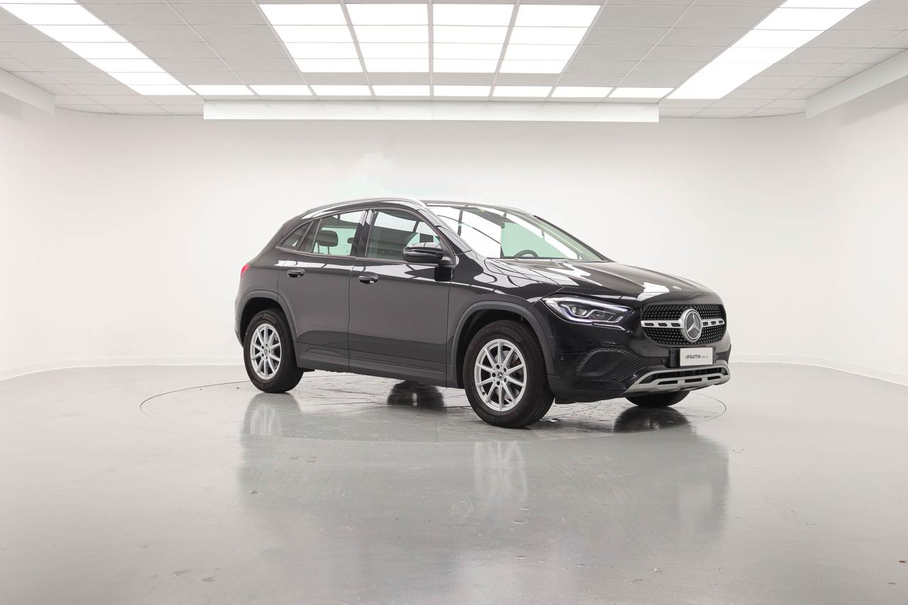 MERCEDES BENZ GLA 200 D AUTOMATIC BUSI