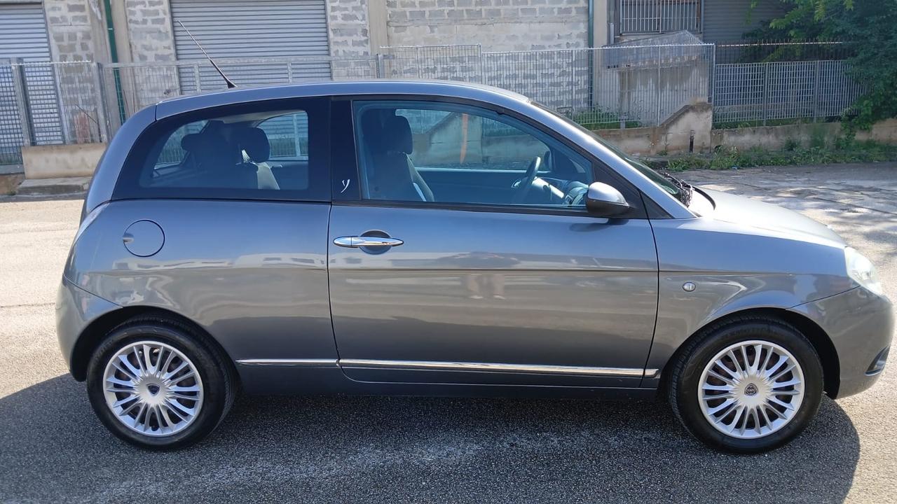 Lancia Ypsilon 1.2 Argento