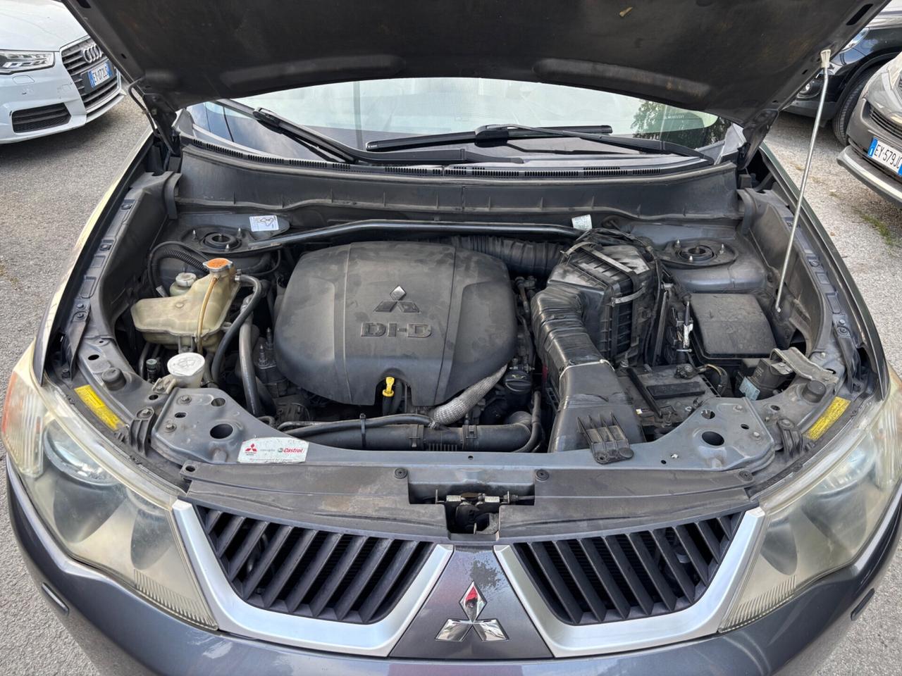 Mitsubishi Outlander 2.2 DI-D 7 posti 4x4
