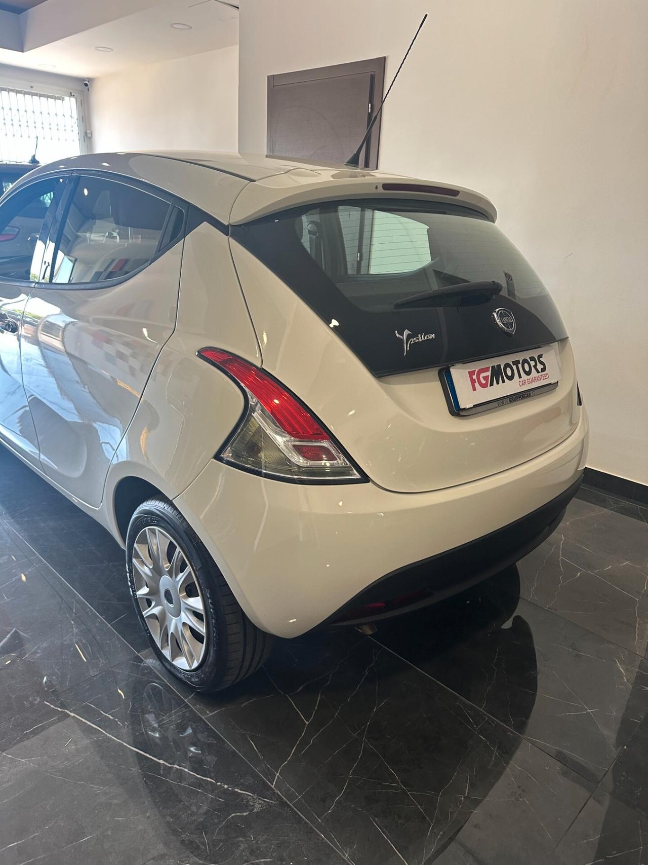 Lancia Ypsilon 1.2 69 CV 5 porte S&S Silver