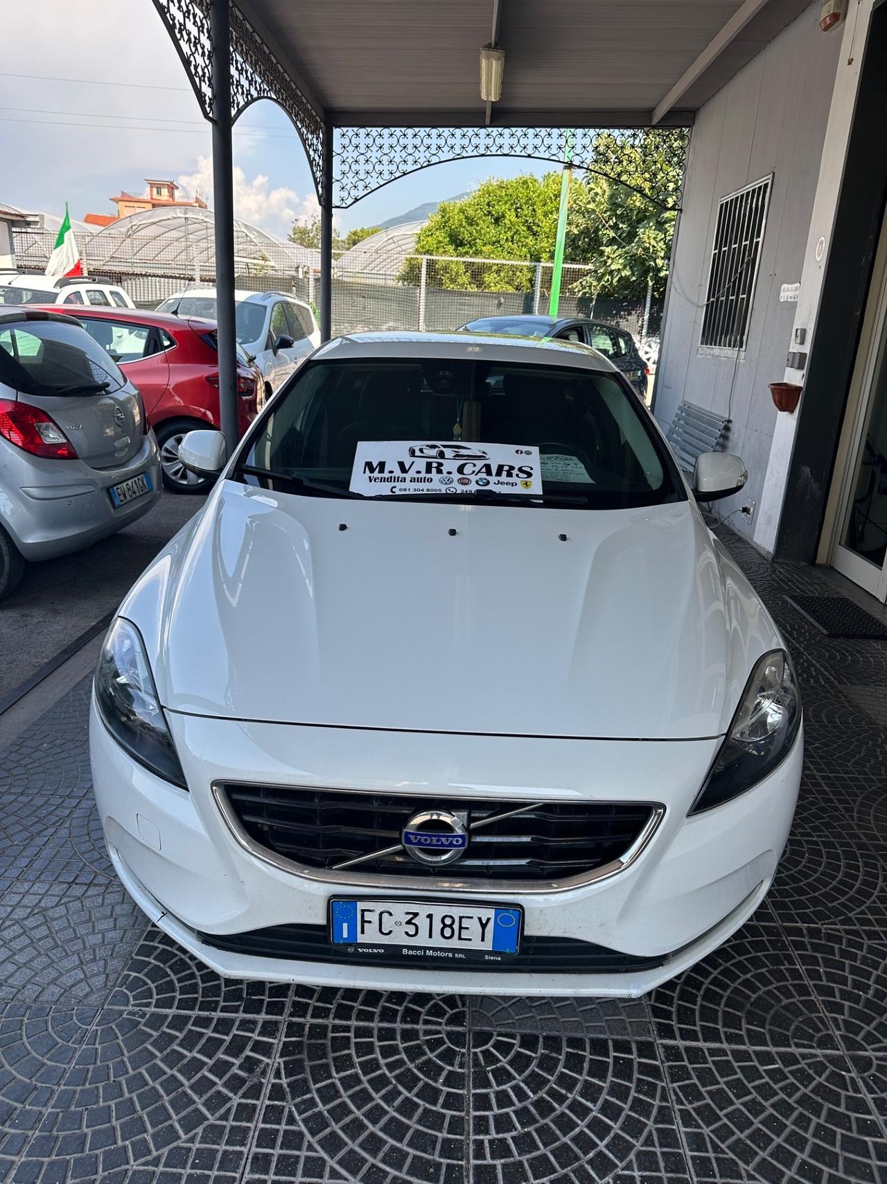 Volvo V40 D2 R-design Momentum