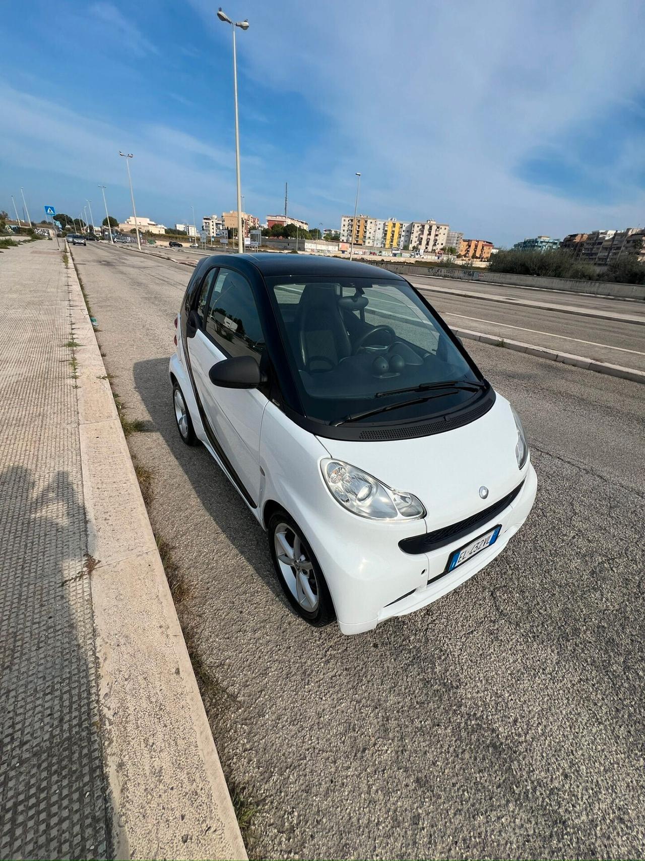 Smart ForTwo 1000 52 kW coupé passion - 2012