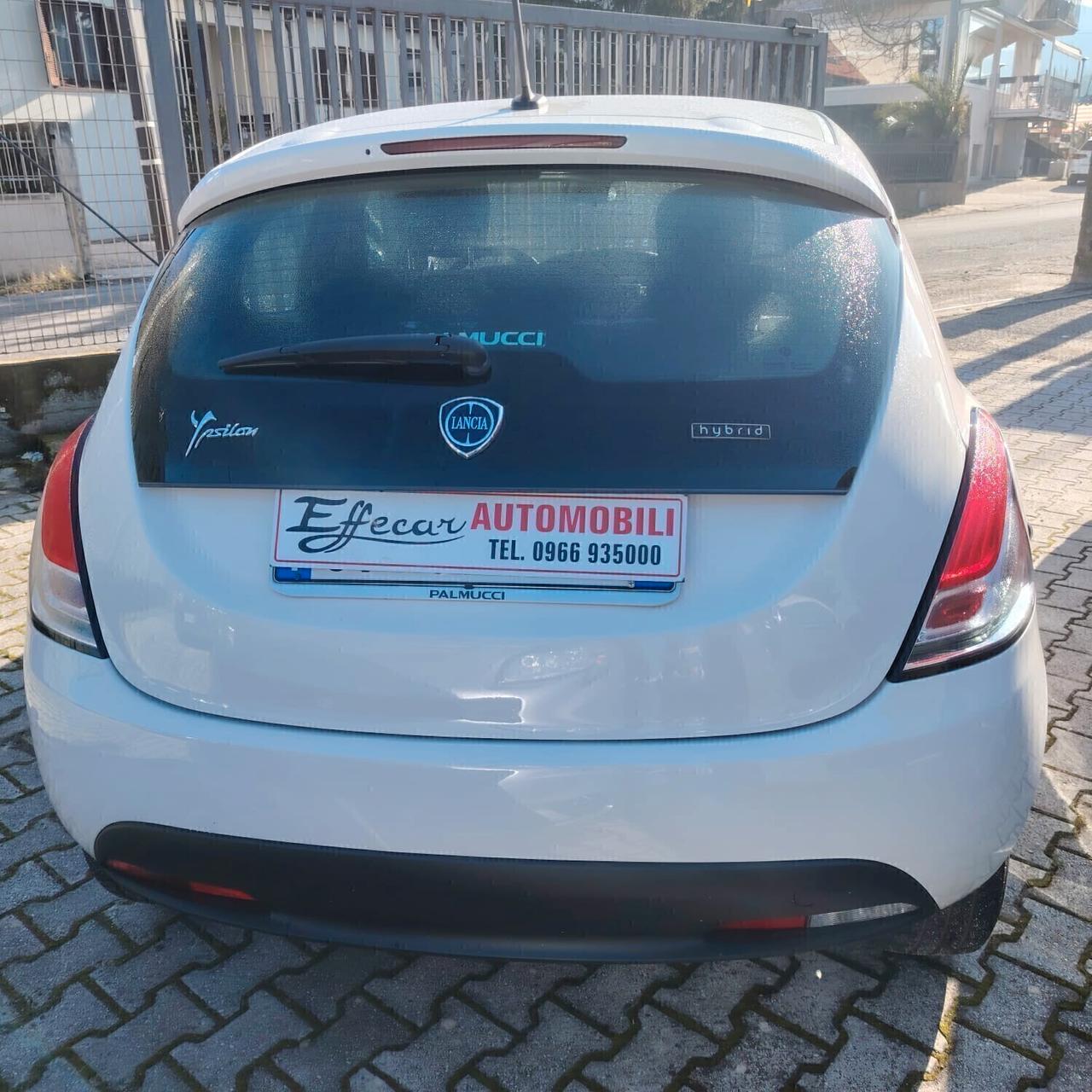 Lancia Ypsilon 1.0 FireFly 5 porte S&S Hybrid Ecochic Silver