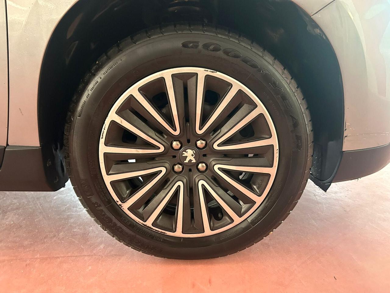 Peugeot 2008 serie 2 benzina 1200 CV 110 KM 27.783 Garanzia 12 mesi