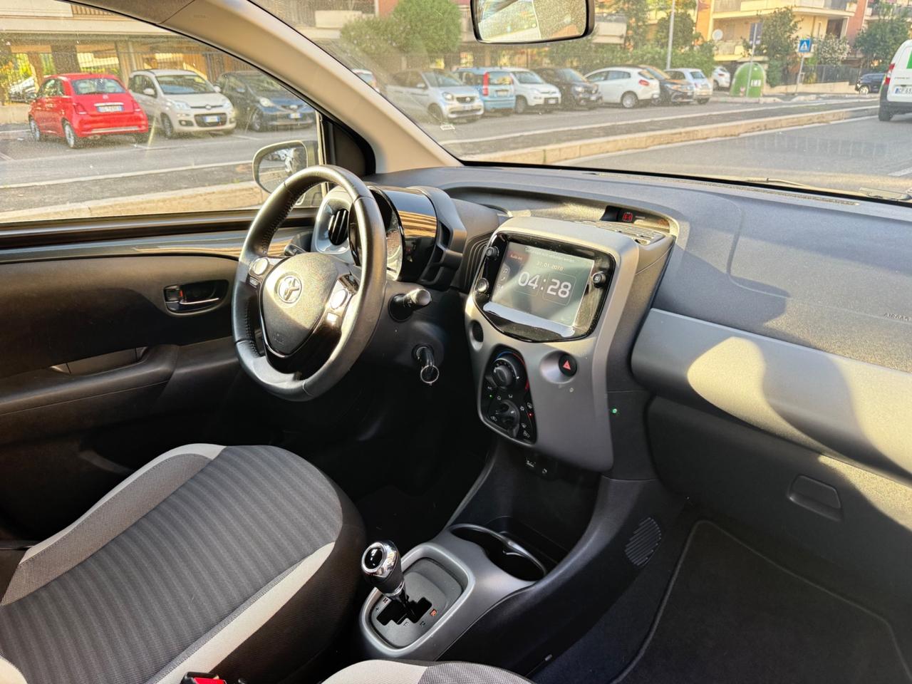 Toyota Aygo 1.0 VVT-i 72 CV 5 porte x-play MMT C.AUTOMATICO LED NAVI KAMERA CERCHI 16 PDC BLUETOOTH
