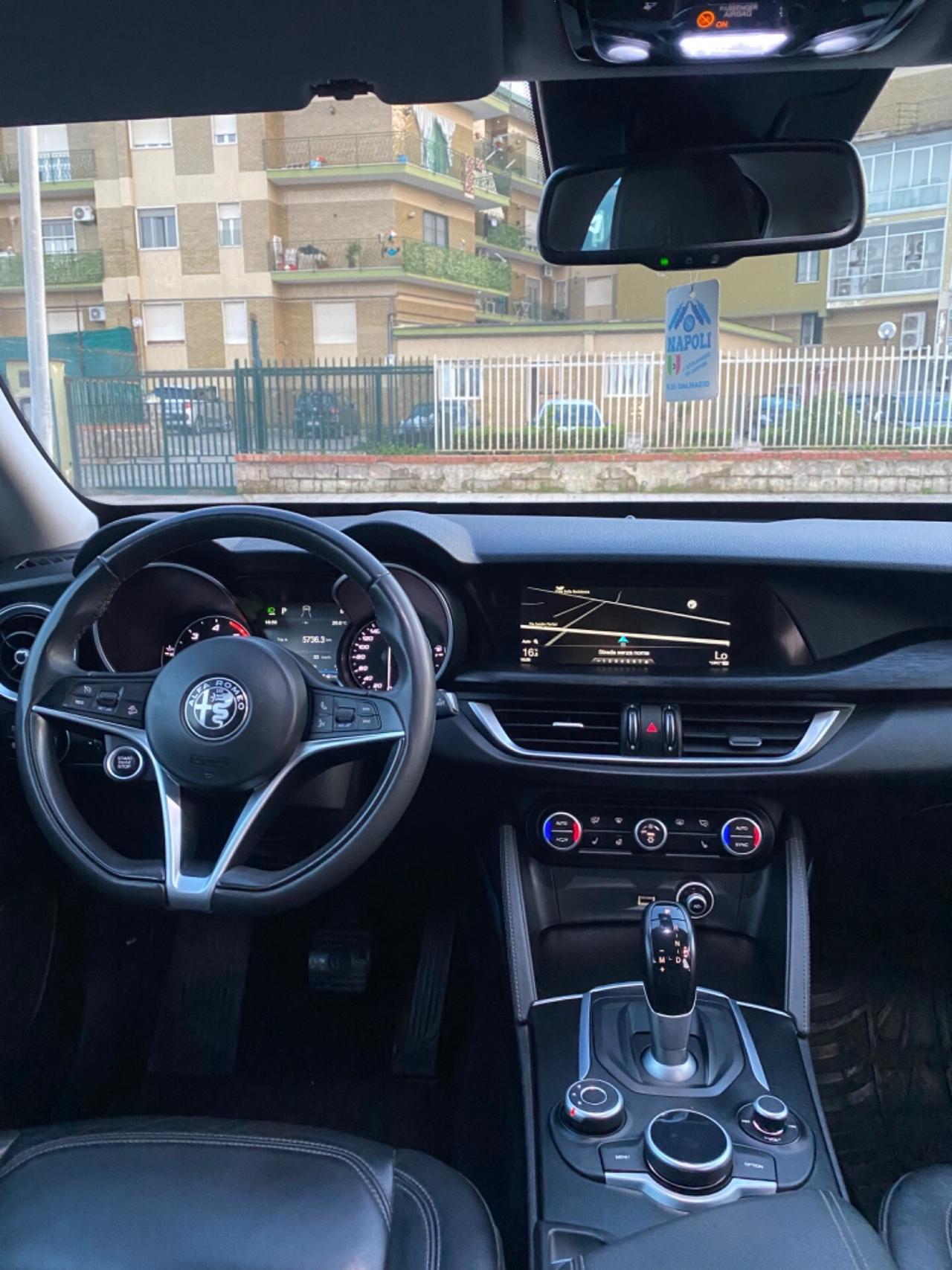 Alfa Romeo Stelvio AT8 Full Pelle Navi Led