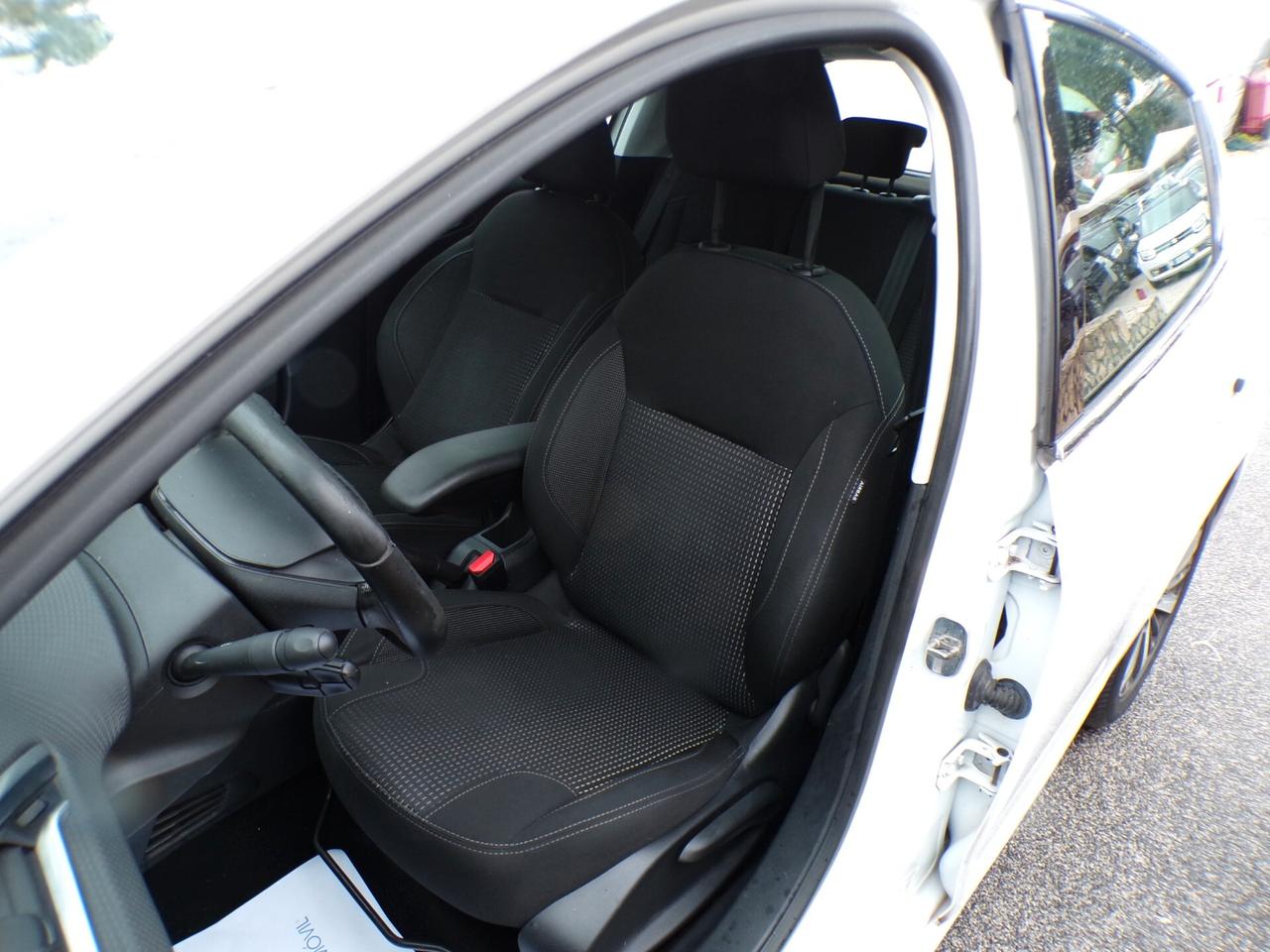 Peugeot 208 1.6 HDi 75 5 porte