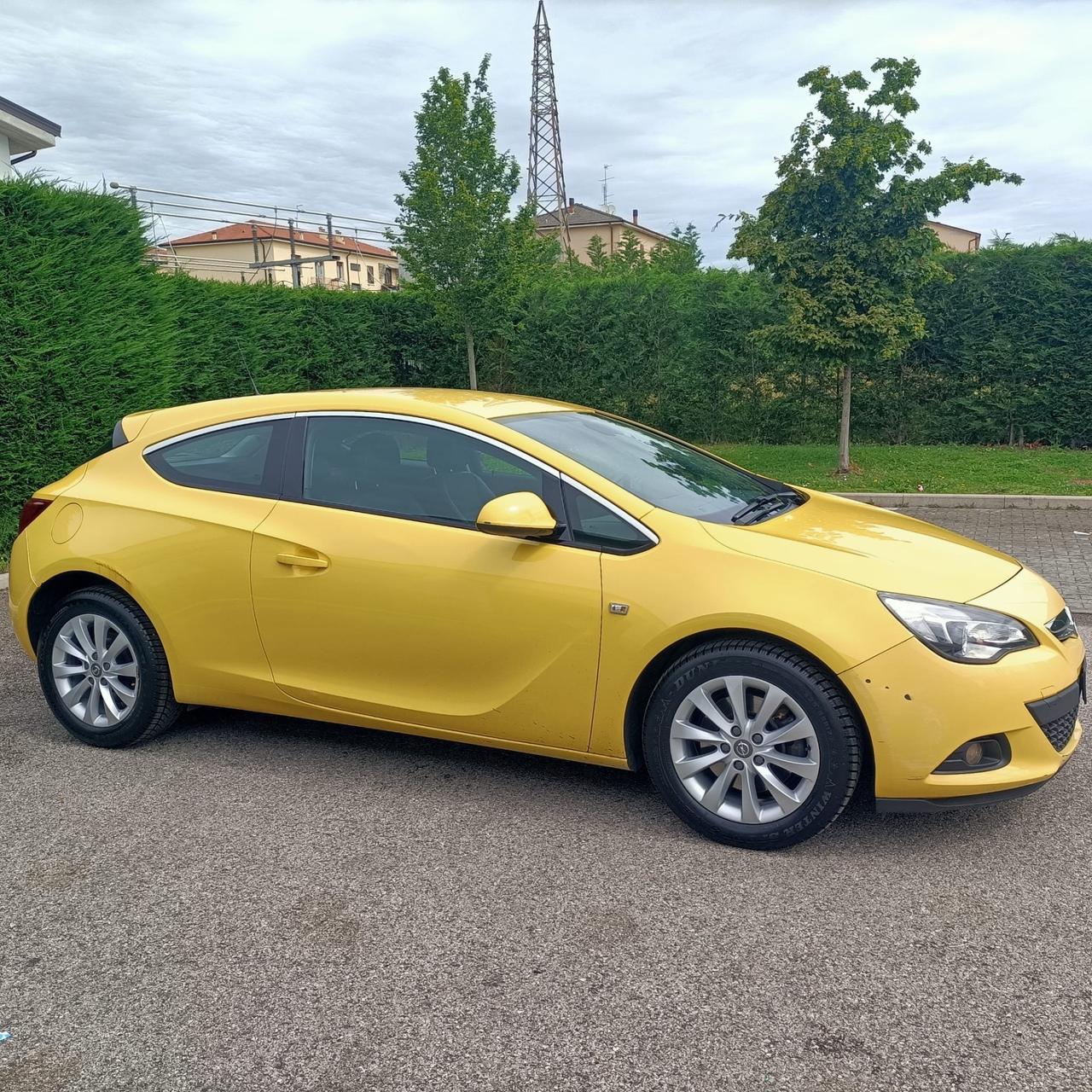 Opel Astra GTC 1.4.benzina anno 2012 km 150 mila