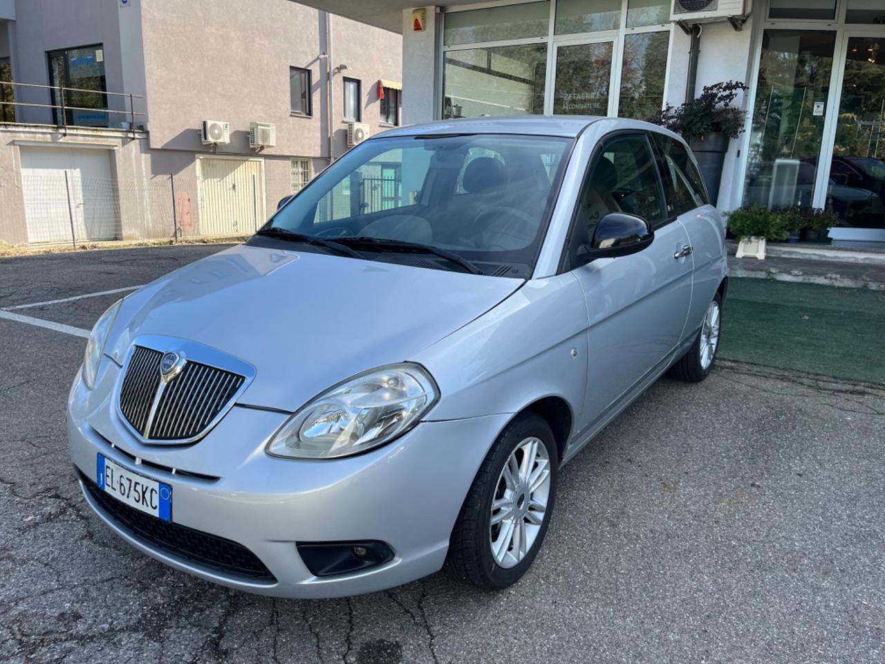 Lancia Ypsilon 1.2 69 CV Unyca