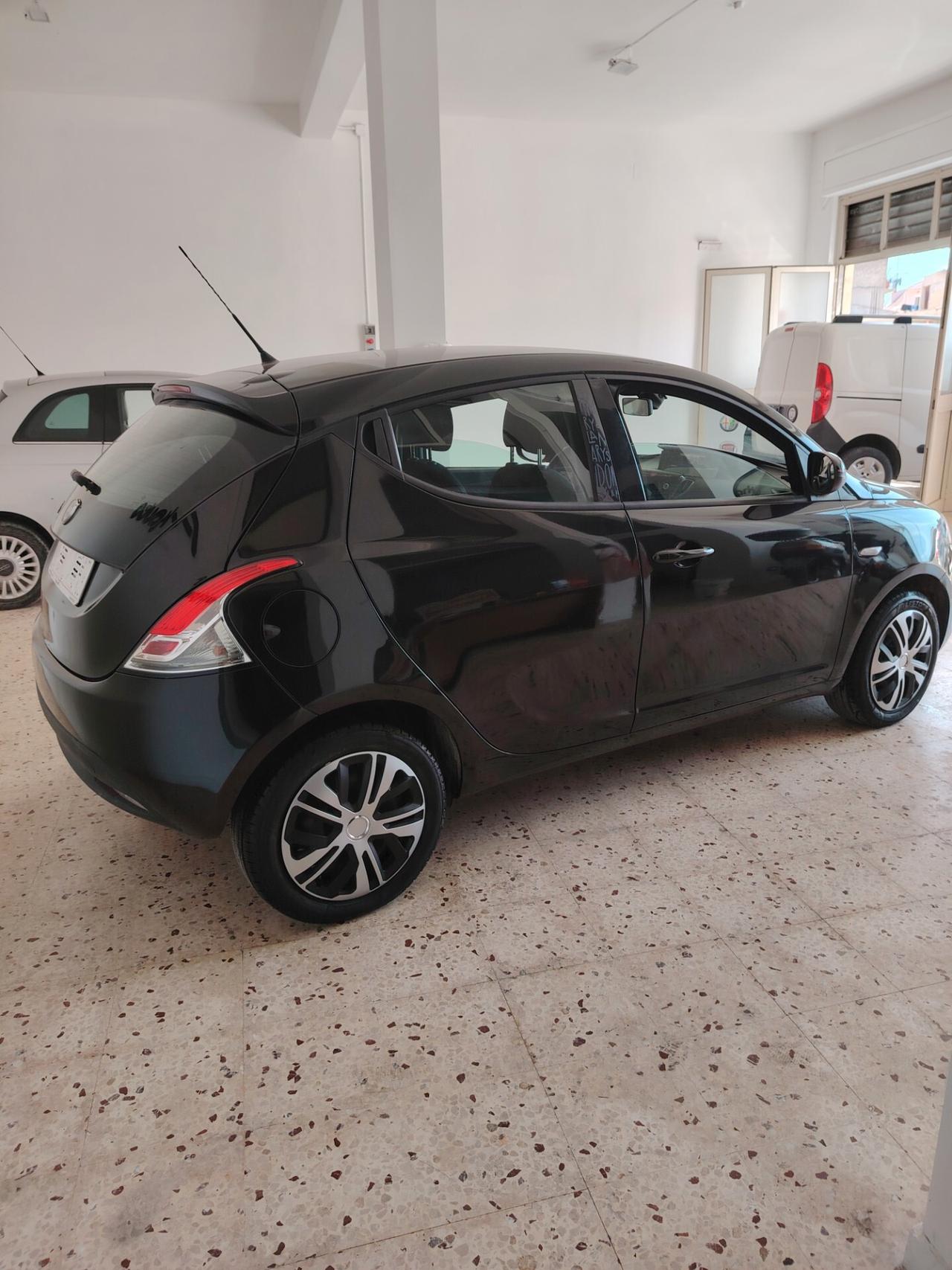 Lancia Ypsilon 1.2 69 CV 5 porte Elefantino