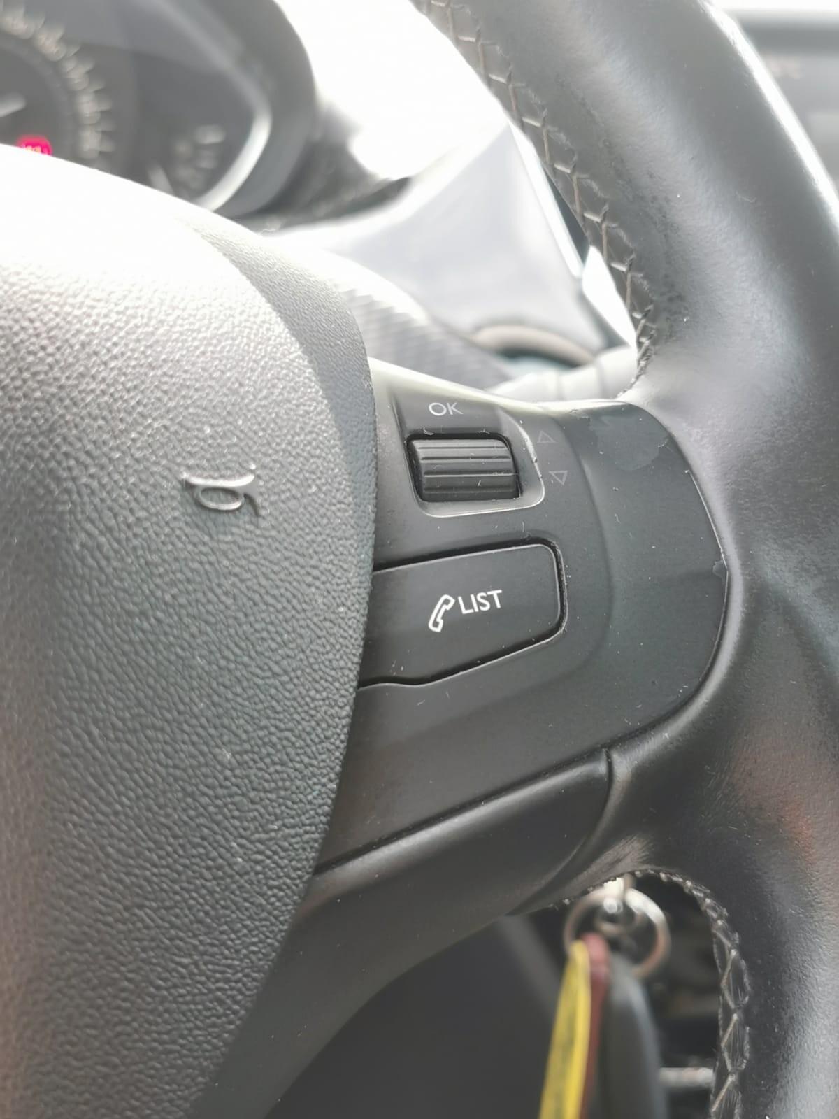 Peugeot 208 BlueHDi 75 5 porte Active - 2015