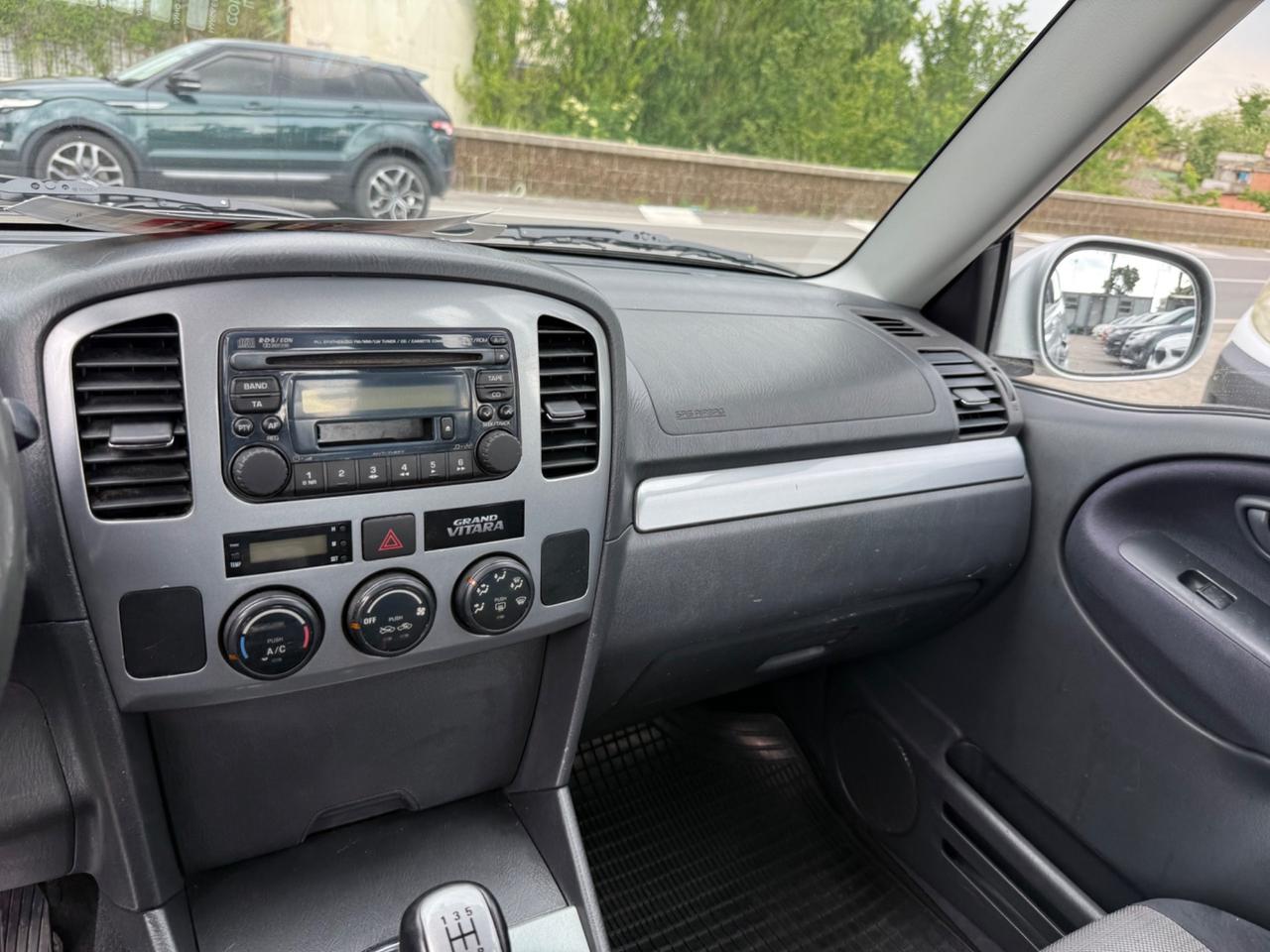 Suzuki Grand Vitara con carrello autocarro GPL