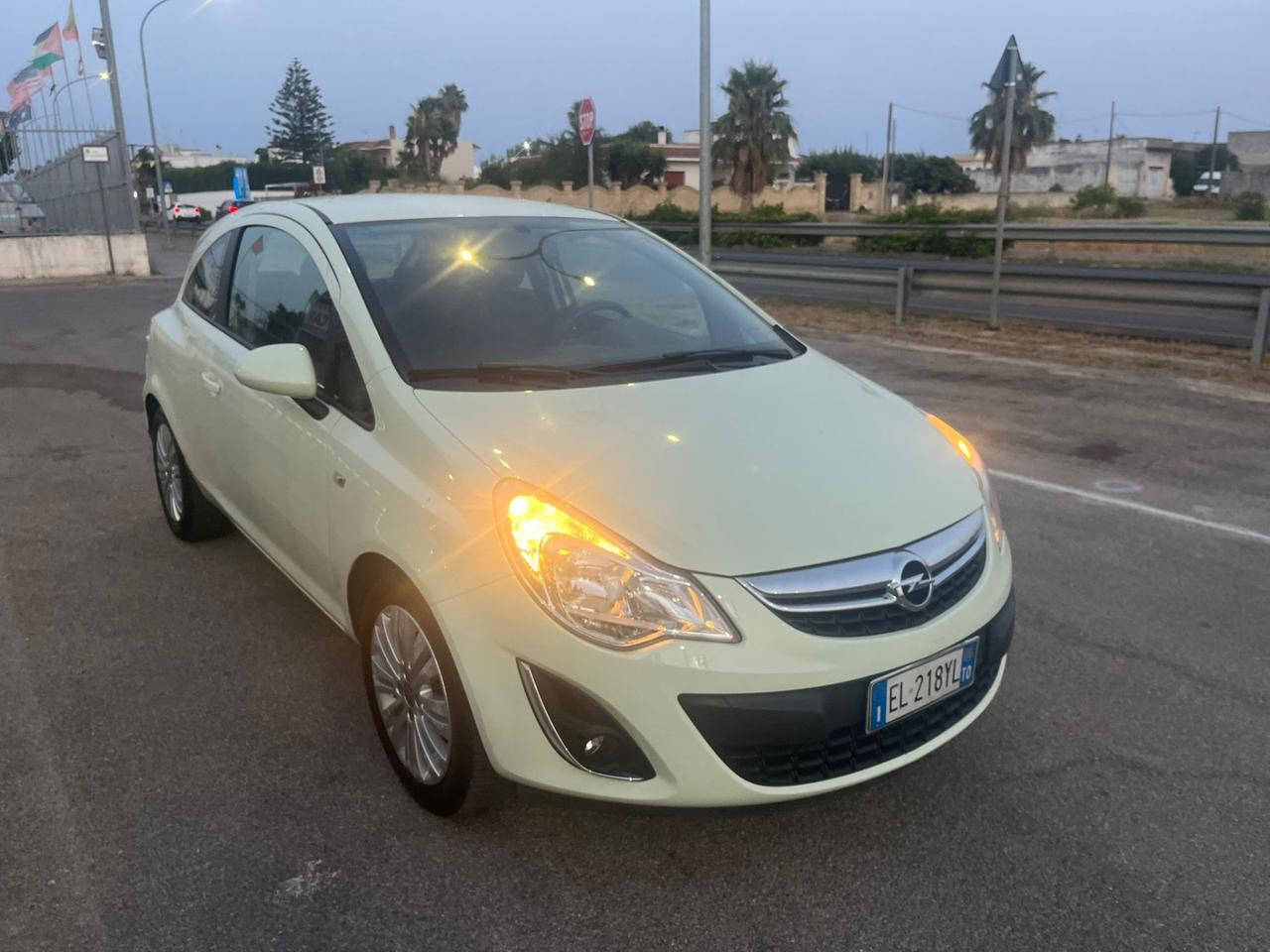 Opel Corsa 1.2 3 porte Elective Unipro 2012