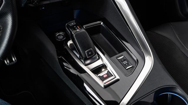 PEUGEOT 3008 BlueHDi 130 S&S EAT8 IVA UNIPRO
