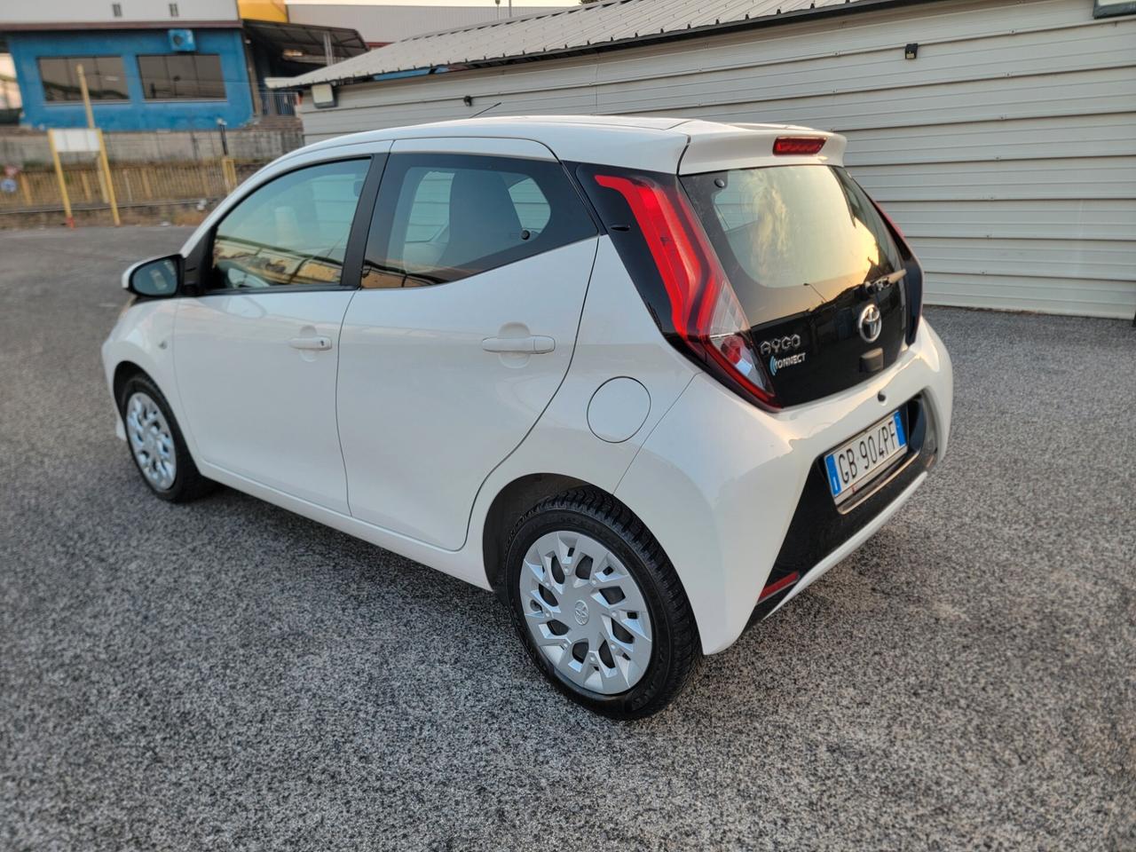 Toyota Aygo Connect x-play MMT 51 mila km! Garanzia